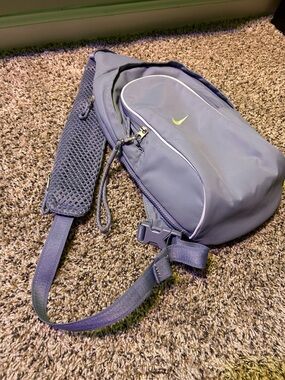 Nike Essentials Sling Bag 8L Backpack (DJ9796-493) – Blue – Excellent Condition